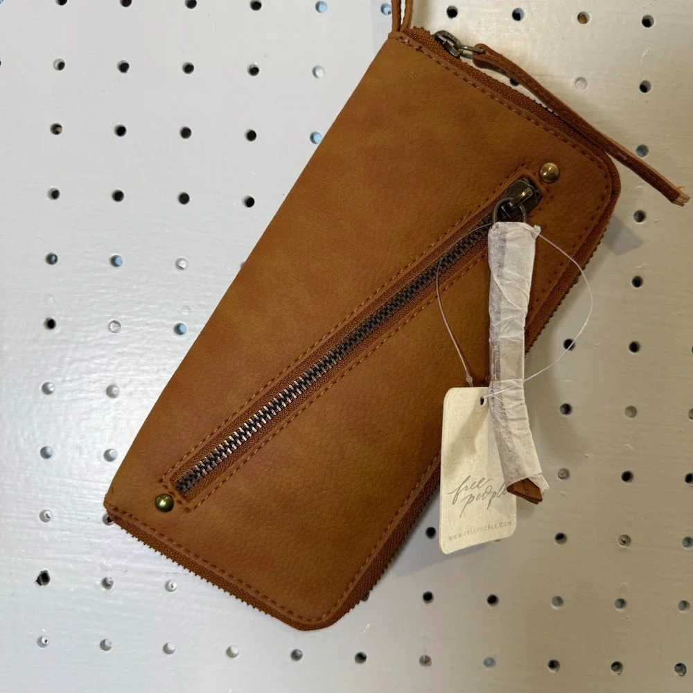 Free People Zip Wristlet Wallet Brown Vegan Leather Travel Clutch - One Size NWT